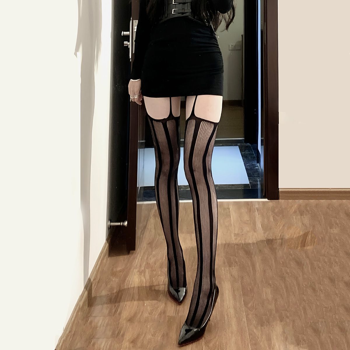 3pcs Sexy Spice thigh-high halter stockings Pure desire thin black silk pantyhose fishnet stockings Slimming leg stockings length 77cm