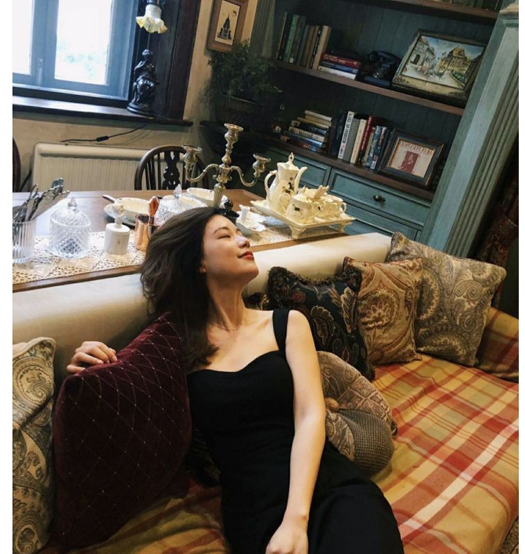 Women's Luxury Velvet Camisole Dress With Built-in Bra Pad, Autumn Winter Slim Fit Bodycon Midi Dress, Elegant Backless Hip Wrap Party Dress