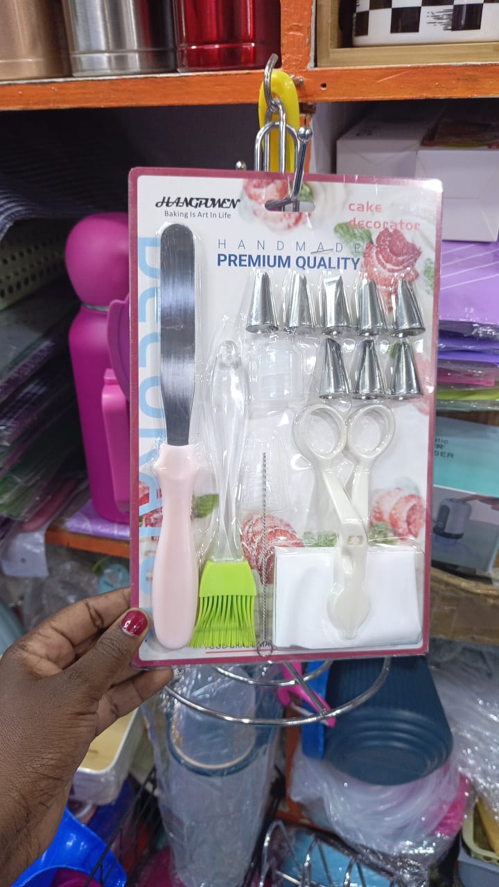 CLEARANCE OFFER Cake Icing Decorating Nozzles Pastry Bag Decorator Tool Set