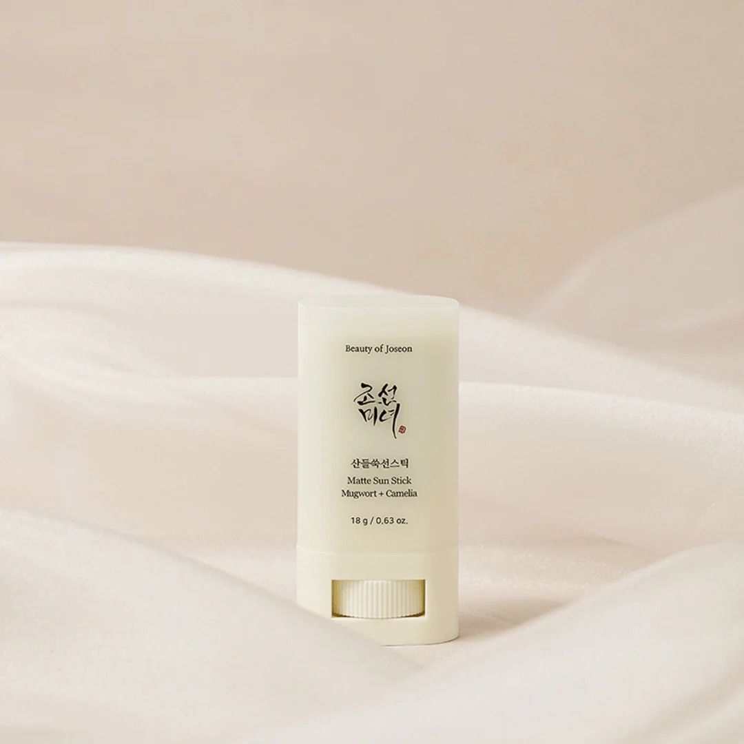 Beauty Of Joseon Matte Sun Stick Sunscreen SPF 50 with Mugwort & Camelia PA++++. Protects skin against harmful UV rays, Controls Oil & Absorb Excess Sebum, Moisturizes, Mattifies & Smoothes