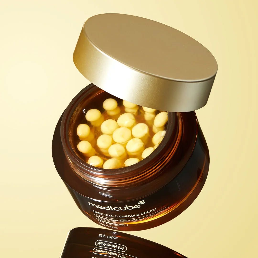 Medicube Deep Vita C Capsule Cream with Niacinamide & Apha arbutin. Moisturizes, Fade Dark Spots, Pigmentations, Acne Marks, Blemishes, Brightens, Evens, Firms, Improve Elasticity & give a Glass Glow