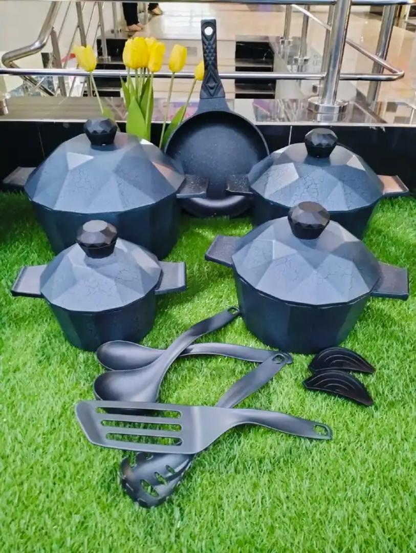 Signature 15Pcs Diamond Die Cast Aluminum Nonstick Cookware Set  consist of Casserole (20cm,24cm, 28cm, 30cm) 24cm frying pan, 4 spoons and 2pcs Silicone