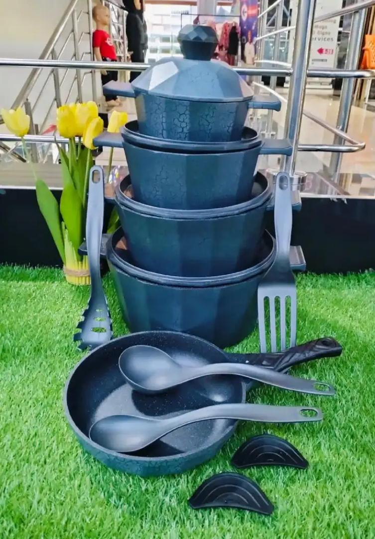 Signature 15Pcs Diamond Die Cast Aluminum Nonstick Cookware Set  consist of Casserole (20cm,24cm, 28cm, 30cm) 24cm frying pan, 4 spoons and 2pcs Silicone