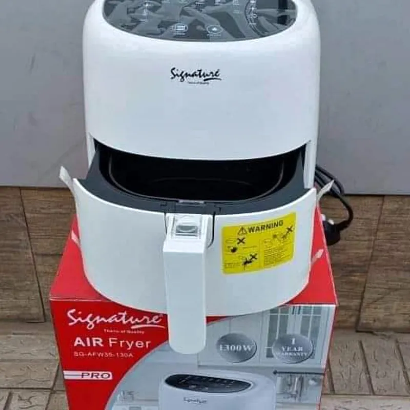 Signature SG-AFW35-130A Electric Air Fryer Oil Free Fryer 3.5 Litres Easy to clean 1300W Non stick Adjustable timer and temperature     Durable 1300W