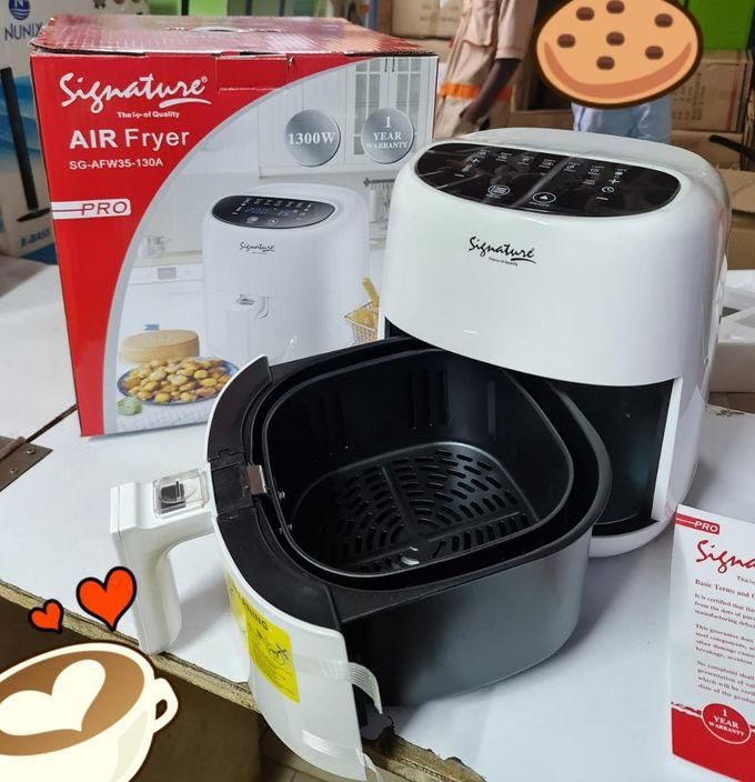 Signature SG-AFW35-130A Electric Air Fryer Oil Free Fryer 3.5 Litres Easy to clean 1300W Non stick Adjustable timer and temperature     Durable 1300W
