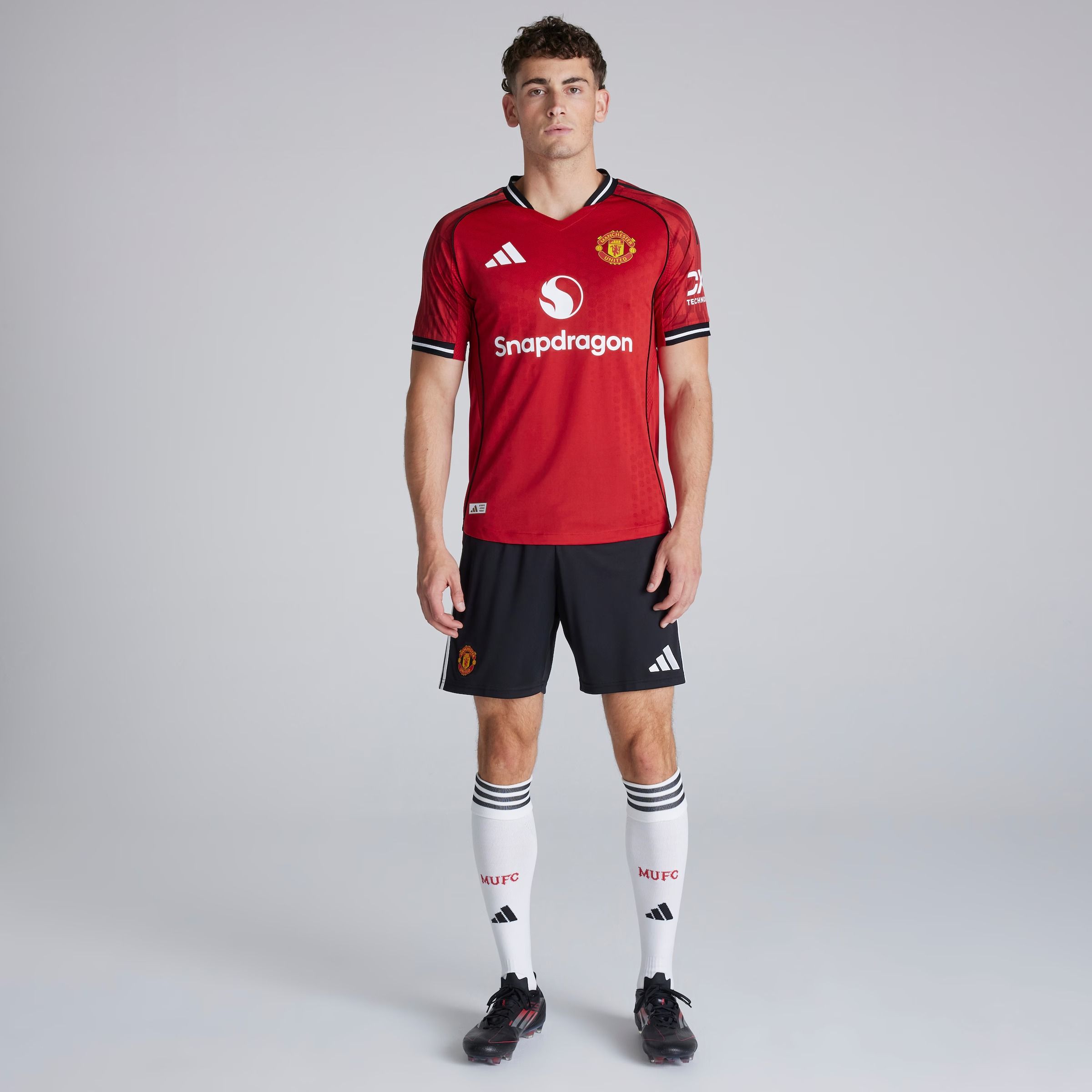 Manchester United 25/26 Home Jersey with Mbeumo 19 Club Printing