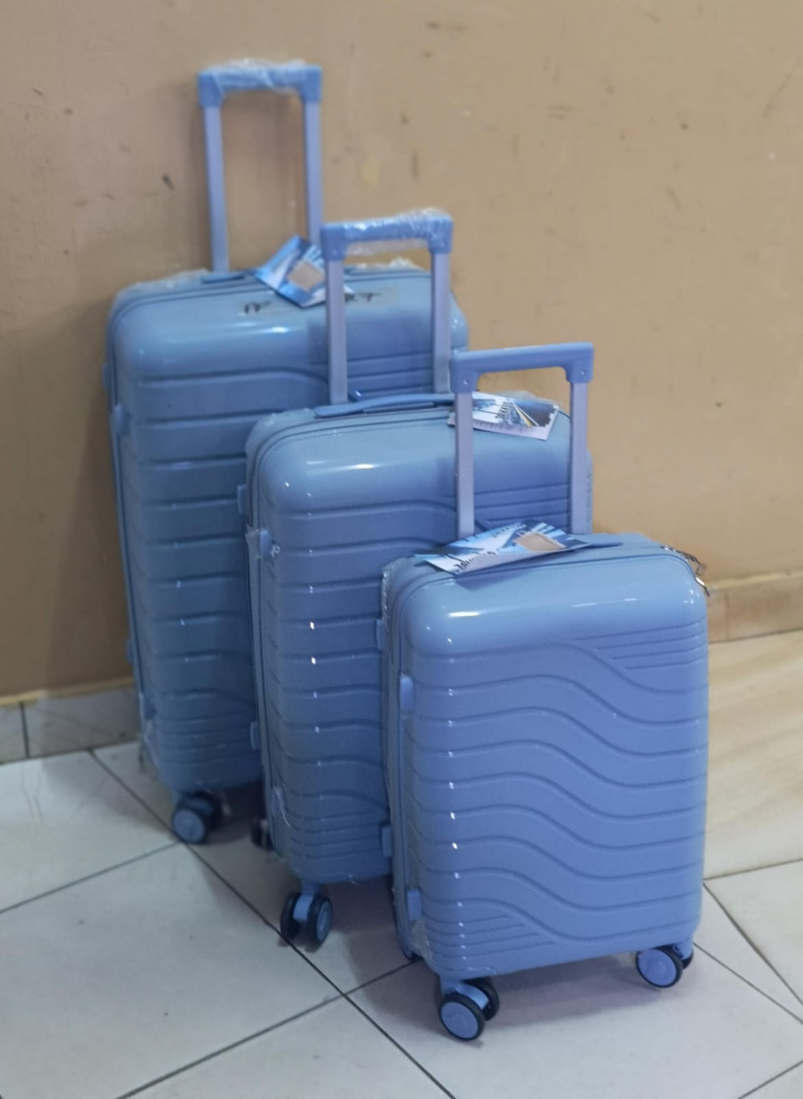Travel Necessity 3 in 1 Luxurious Fibre Suitcase Height 63cm Height 57cm Height 48cm 360 Easy-glide spinner wheels