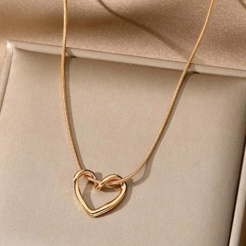Love Heart Pendant Necklace For Women Stainless Steel Fashion Lady Fashion Creative Geometric Clavicle Chain Necklaces Party Jewelry Gift