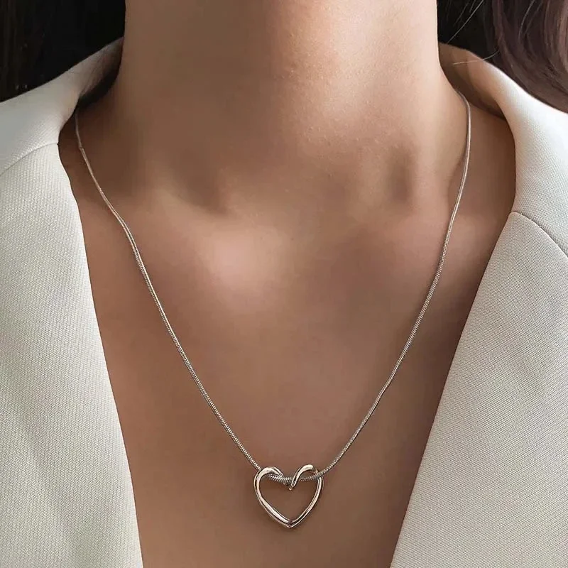 Love Heart Pendant Necklace For Women Stainless Steel Fashion Lady Fashion Creative Geometric Clavicle Chain Necklaces Party Jewelry Gift