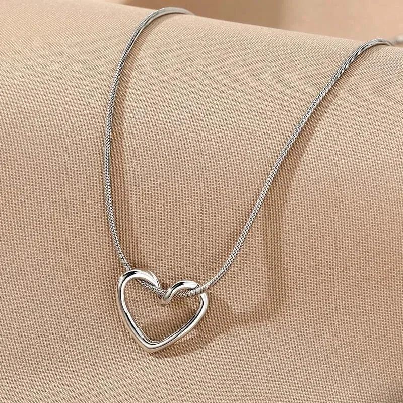 Love Heart Pendant Necklace For Women Stainless Steel Fashion Lady Fashion Creative Geometric Clavicle Chain Necklaces Party Jewelry Gift