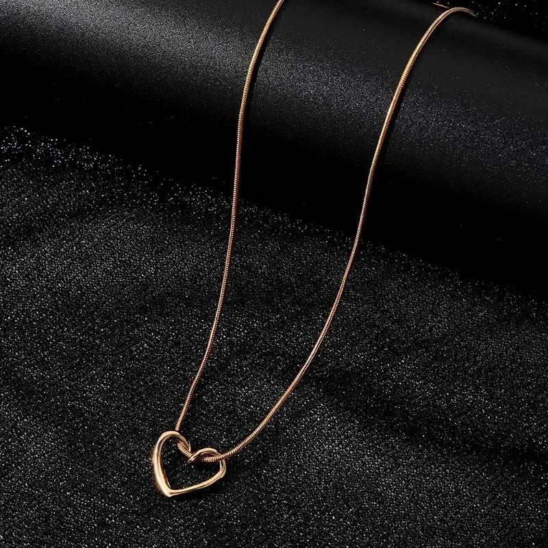 Love Heart Pendant Necklace For Women Stainless Steel Fashion Lady Fashion Creative Geometric Clavicle Chain Necklaces Party Jewelry Gift