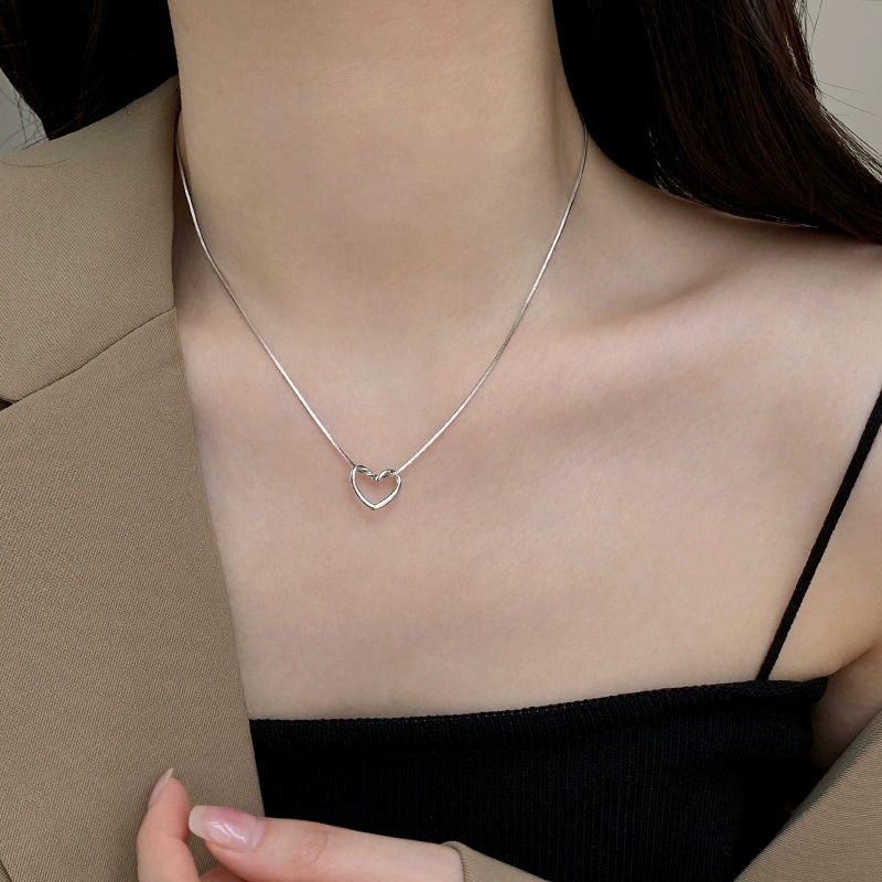 Love Heart Pendant Necklace For Women Stainless Steel Fashion Lady Fashion Creative Geometric Clavicle Chain Necklaces Party Jewelry Gift