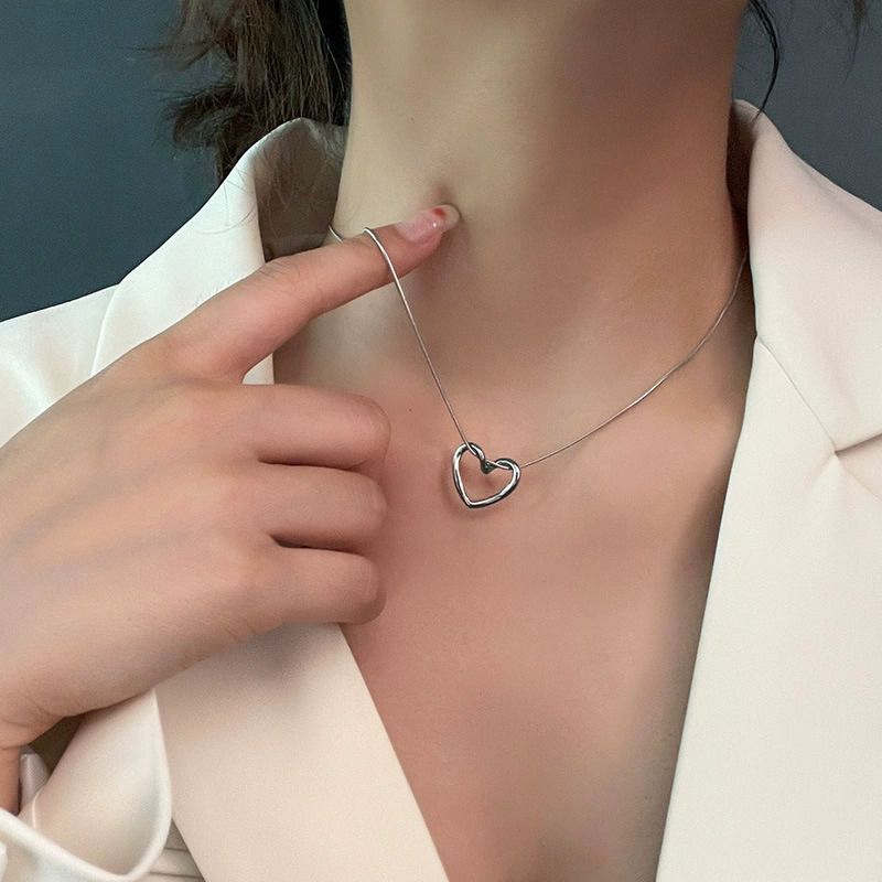 Love Heart Pendant Necklace For Women Stainless Steel Fashion Lady Fashion Creative Geometric Clavicle Chain Necklaces Party Jewelry Gift