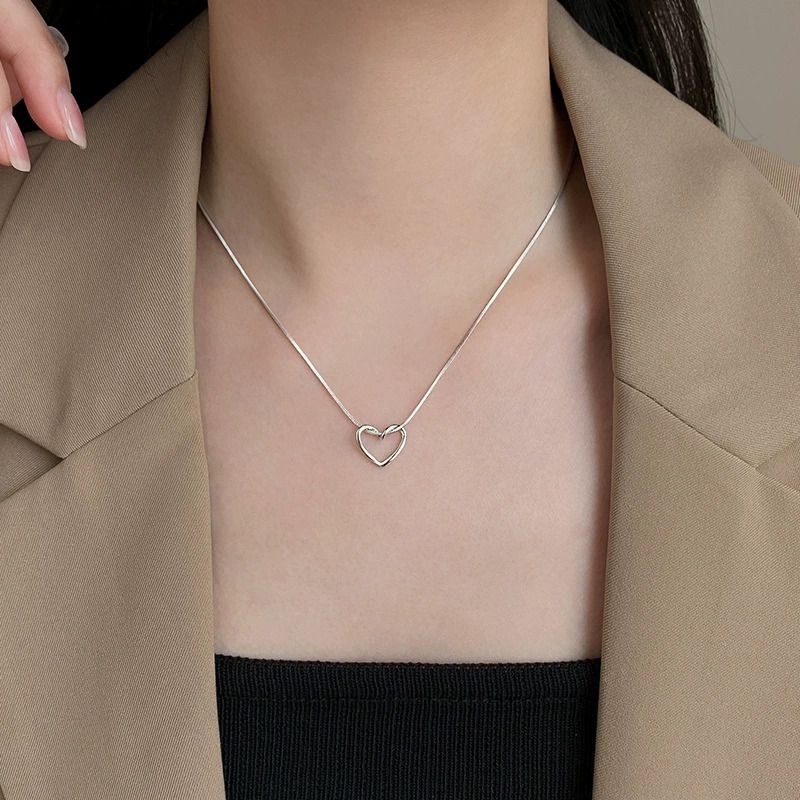 Love Heart Pendant Necklace For Women Stainless Steel Fashion Lady Fashion Creative Geometric Clavicle Chain Necklaces Party Jewelry Gift