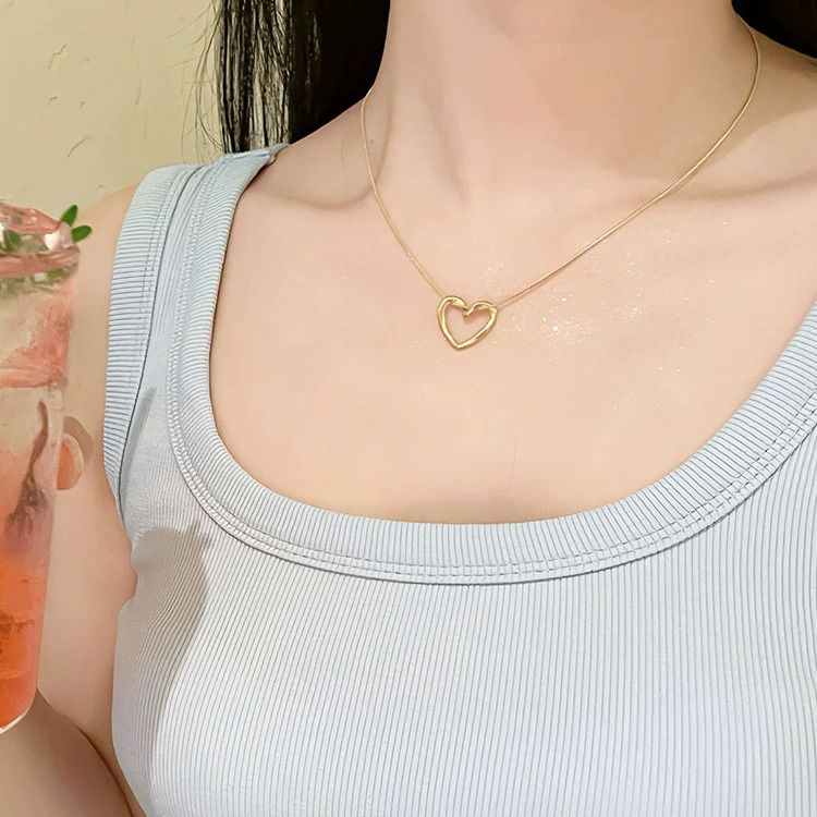 Love Heart Pendant Necklace For Women Stainless Steel Fashion Lady Fashion Creative Geometric Clavicle Chain Necklaces Party Jewelry Gift
