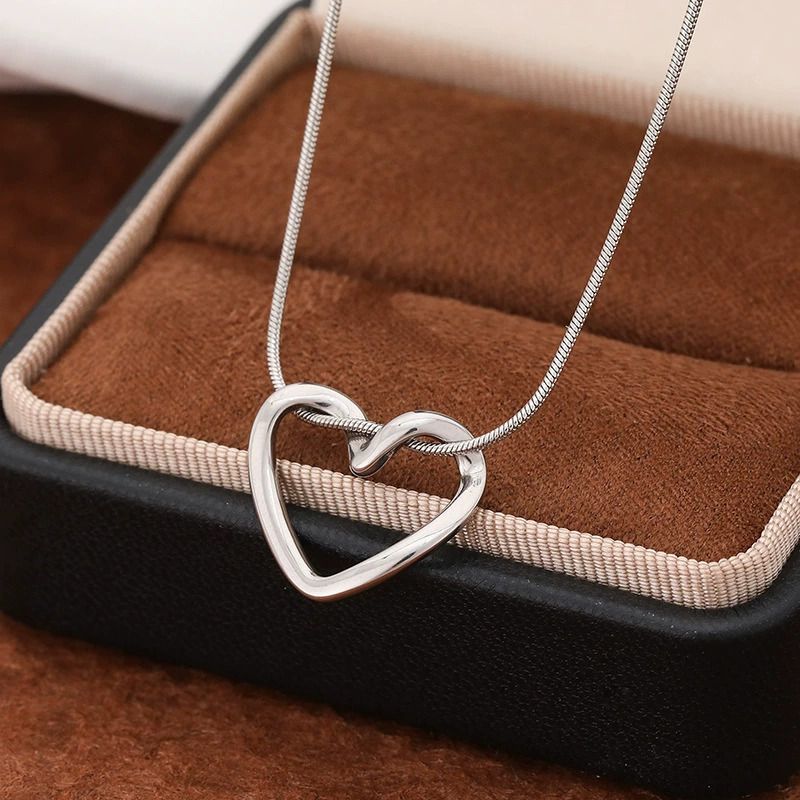 Love Heart Pendant Necklace For Women Stainless Steel Fashion Lady Fashion Creative Geometric Clavicle Chain Necklaces Party Jewelry Gift