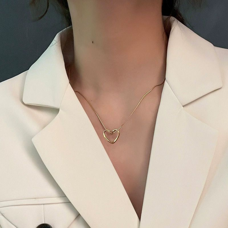 Love Heart Pendant Necklace For Women Stainless Steel Fashion Lady Fashion Creative Geometric Clavicle Chain Necklaces Party Jewelry Gift