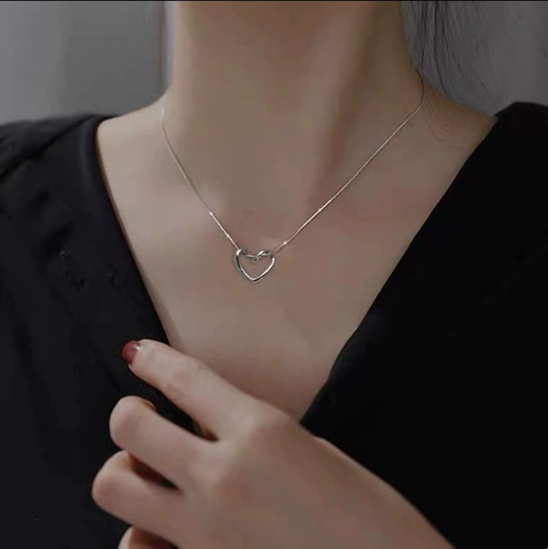 Love Heart Pendant Necklace For Women Stainless Steel Fashion Lady Fashion Creative Geometric Clavicle Chain Necklaces Party Jewelry Gift
