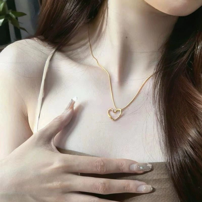 Love Heart Pendant Necklace For Women Stainless Steel Fashion Lady Fashion Creative Geometric Clavicle Chain Necklaces Party Jewelry Gift