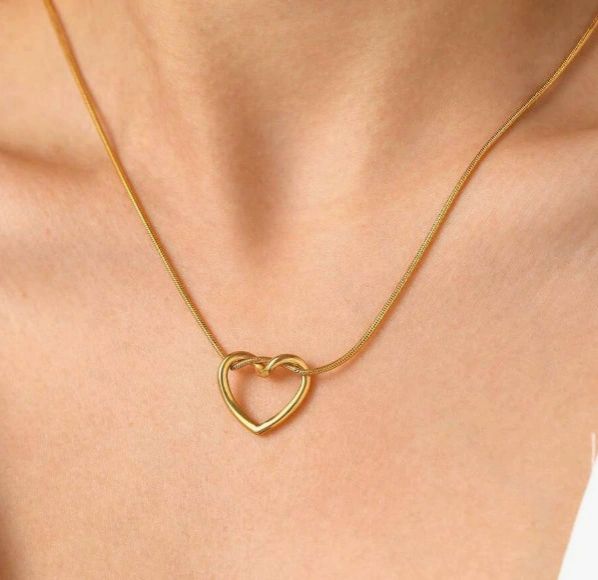 Love Heart Pendant Necklace For Women Stainless Steel Fashion Lady Fashion Creative Geometric Clavicle Chain Necklaces Party Jewelry Gift