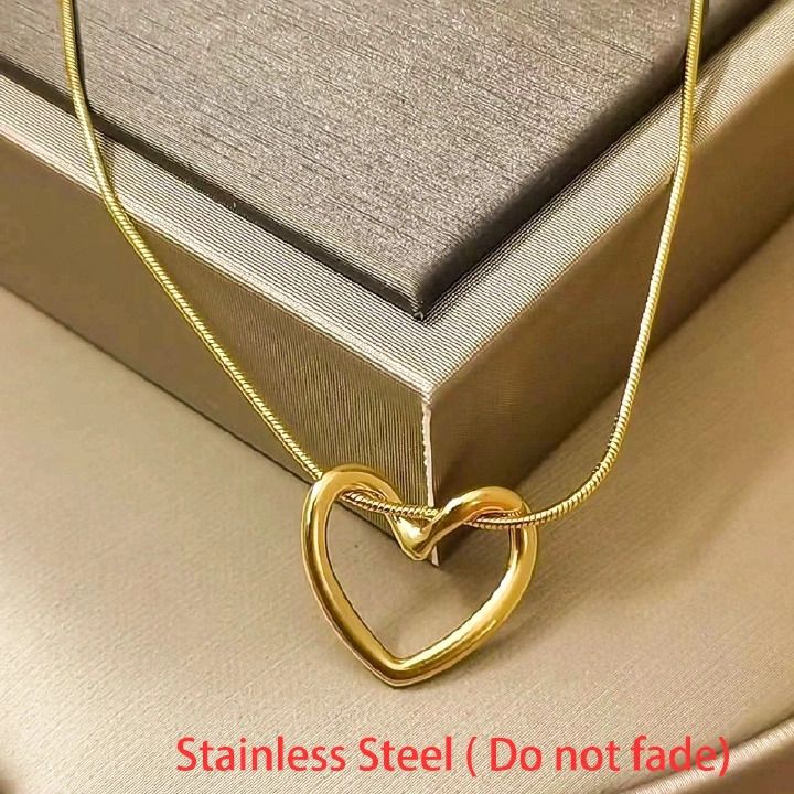 Love Heart Pendant Necklace For Women Stainless Steel Fashion Lady Fashion Creative Geometric Clavicle Chain Necklaces Party Jewelry Gift
