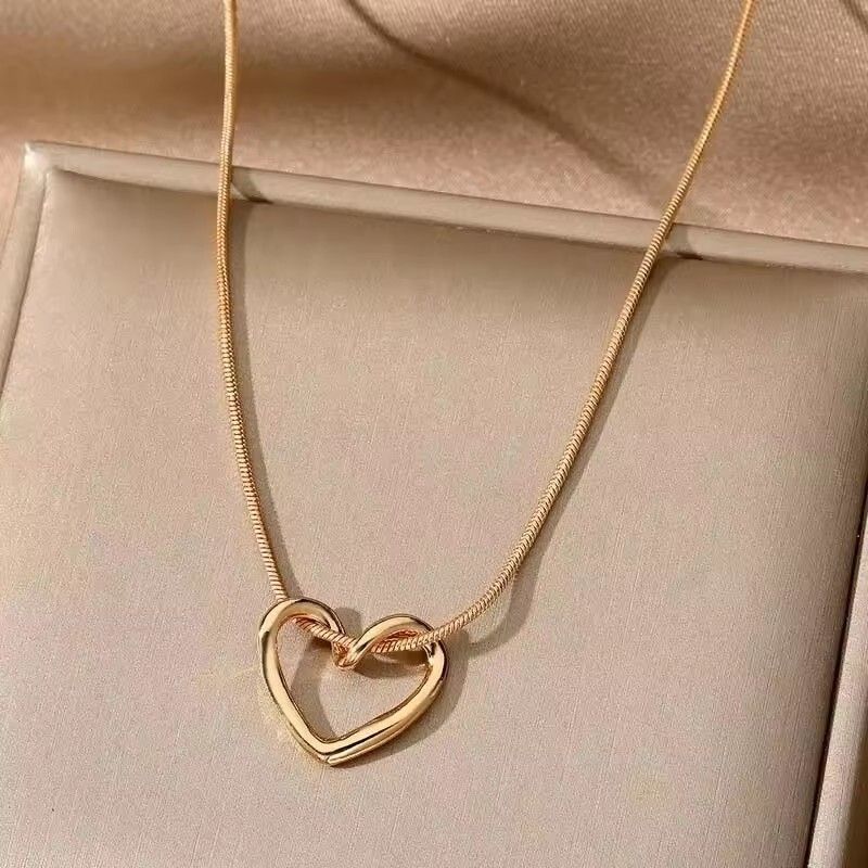 Love Heart Pendant Necklace For Women Stainless Steel Fashion Lady Fashion Creative Geometric Clavicle Chain Necklaces Party Jewelry Gift