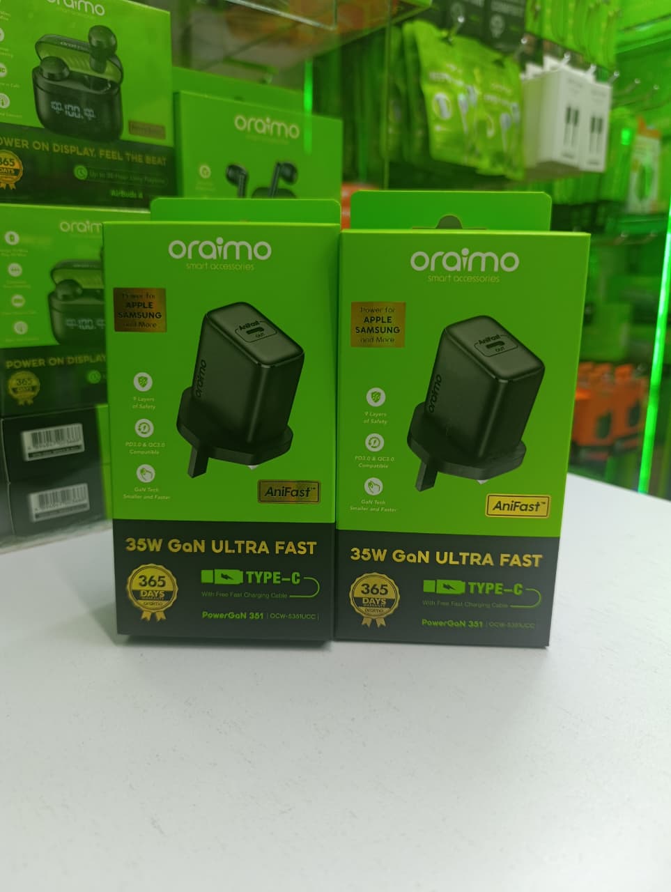 Apple Oraimo PowerGan 351 OCW-5351UCC 35W GaN ultra fast charger wall chargers