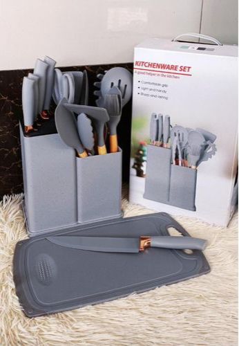 19PC Executive Silicone Spoons  Comprehensive set including 19 essential kitchen tools and utensils
Measuring spoons in sleek black color for precise measurements
Exceptional heat resistance up to 464