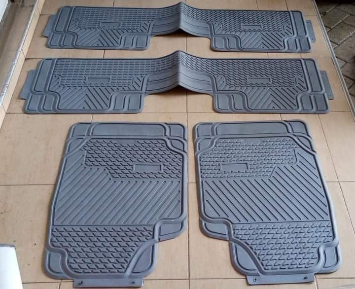 Toyota Prado  Nissan Xtrail , Noah , Voxy 7 seater Rubber floor mats easy to clean