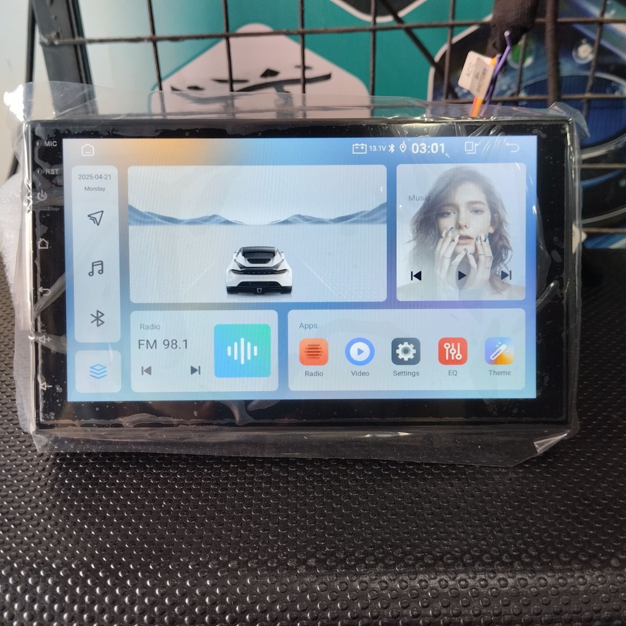 Universal 7 inch Car Android Radio Player 2GB RAM 32GB ROM Wireless Apple Carplay & Android Auto , Youtube, Maps , 2 USB ports ,wifi , FM/AM , Cooling Fan , Bluetooth , reverse Camera Support .