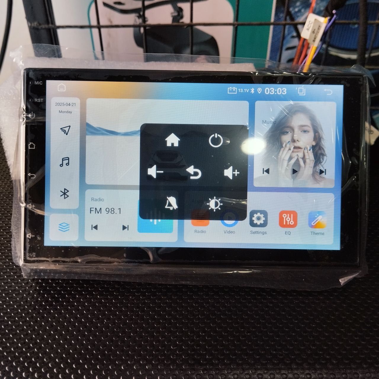 Universal 7 inch Car Android Radio Player 2GB RAM 32GB ROM Wireless Apple Carplay & Android Auto , Youtube, Maps , 2 USB ports ,wifi , FM/AM , Cooling Fan , Bluetooth , reverse Camera Support .