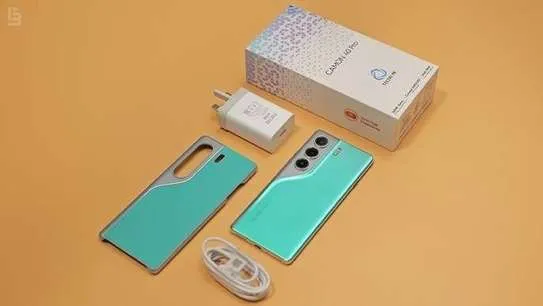 TECNO CAMON 40 Pro Curved 6.78” AMOLED 120 Hz Screen 256GB ROM + 16GB RAM* (8GB + 8GB Extended) 5200 mAh Battery 50 MP Camera Android 15 Tecno AI  with free gifts Smart Phone