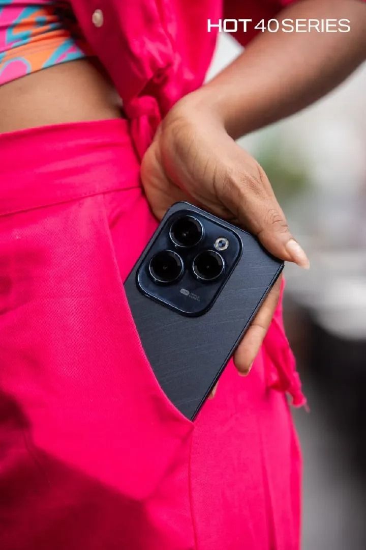 Infinix Hot 40 Pro,256GB +16GB RAM (8+8GB), 6.78" 120Hz FHD+ WITH magic ring 108MP Tripple AI Camera + 32MP Selfie Camera,33W Fast Charge 5000mAh Battery Dual SIM Helio G99 ultra processor Smartphones