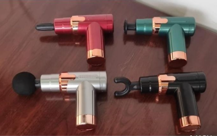 💆‍♂️ 4 Heads Physiotherapy Massage Gun (1pc) ✨ 6 speeds 💯 Comes with 4 interchangeable heads & 4 color options with golden ring 🚀 Rechargeable, compact & portable 🌟 Ideal for muscle relaxation