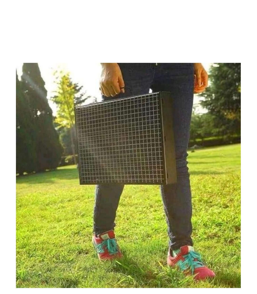 Foldable portable barbeque charcoal grill