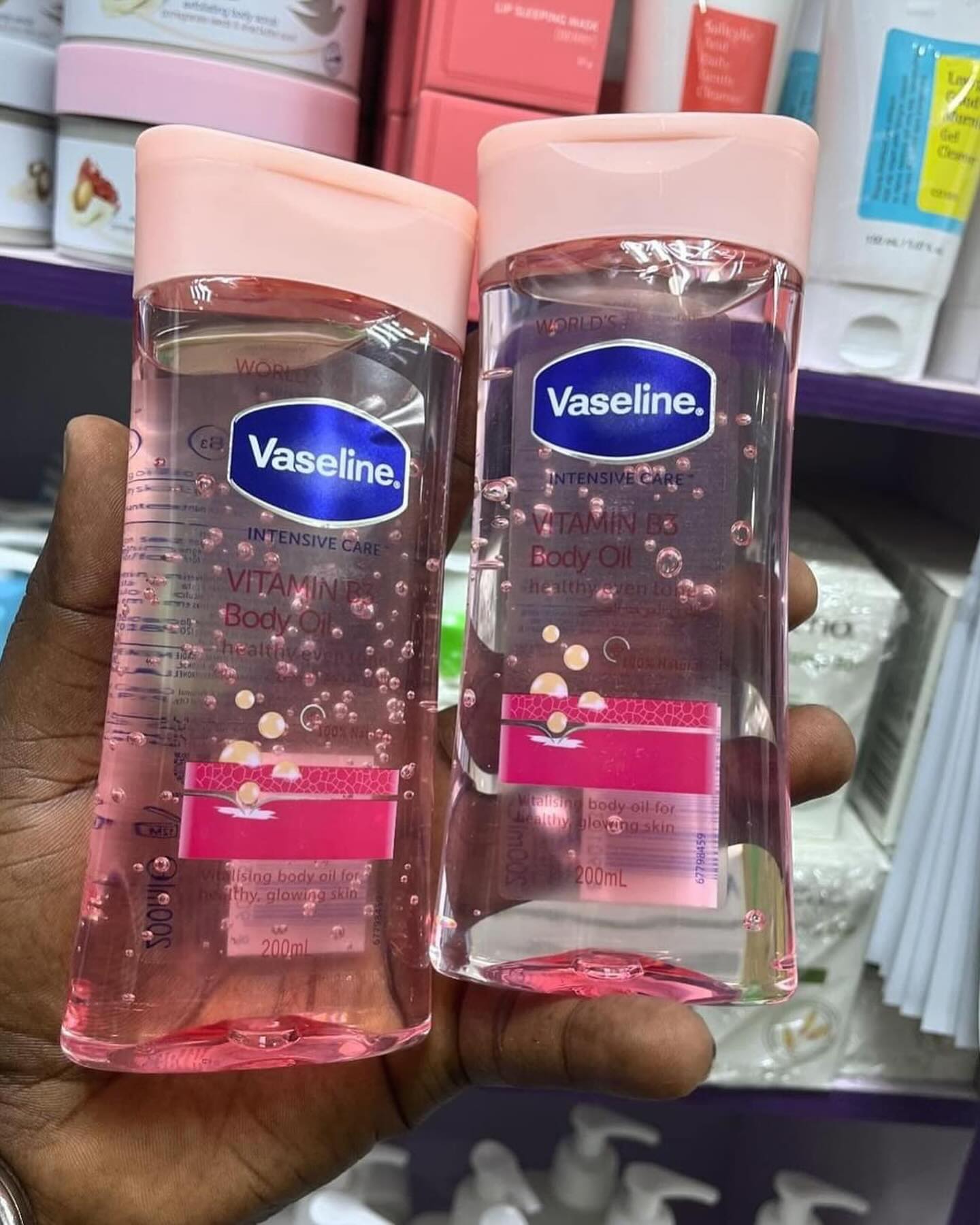 2 Packs Vaseline Daily Brightening Even Tone Body Lotion 400ml + Oil 200ml for Glowing Skin, with Vitamin B3 & Triple Sunscreens  For Radiant Looking Skin in 2 Weeks Vaseline Body lotion and oil
