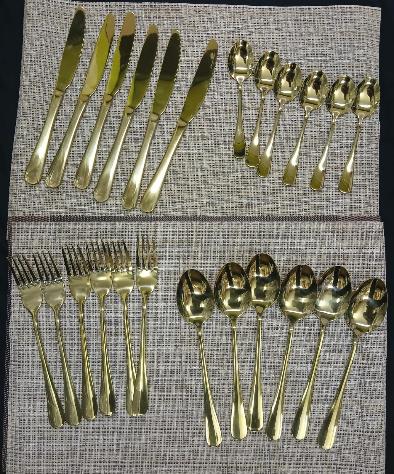 24Pcs High quality medium heavy kitchen Gold cutlery set....6pcs table spoons,6pcs butter knifes,6pcs tea spoons and 6pcs forks