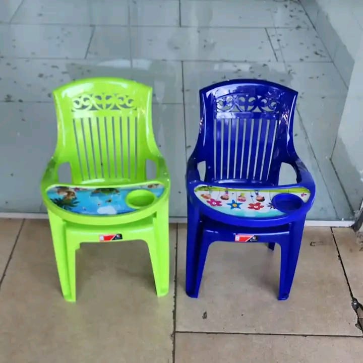 Plastic  kids/baby feeding chair....Designed for feeding babies...providing a sucure and comfortable seating solution.made of plastic likely for easy cleaning  and durability