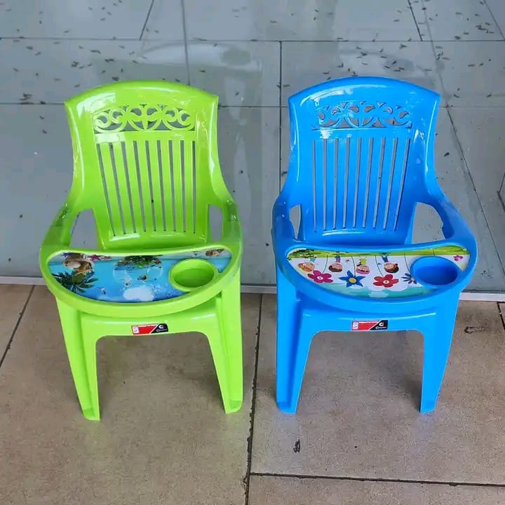 Plastic  kids/baby feeding chair....Designed for feeding babies...providing a sucure and comfortable seating solution.made of plastic likely for easy cleaning  and durability