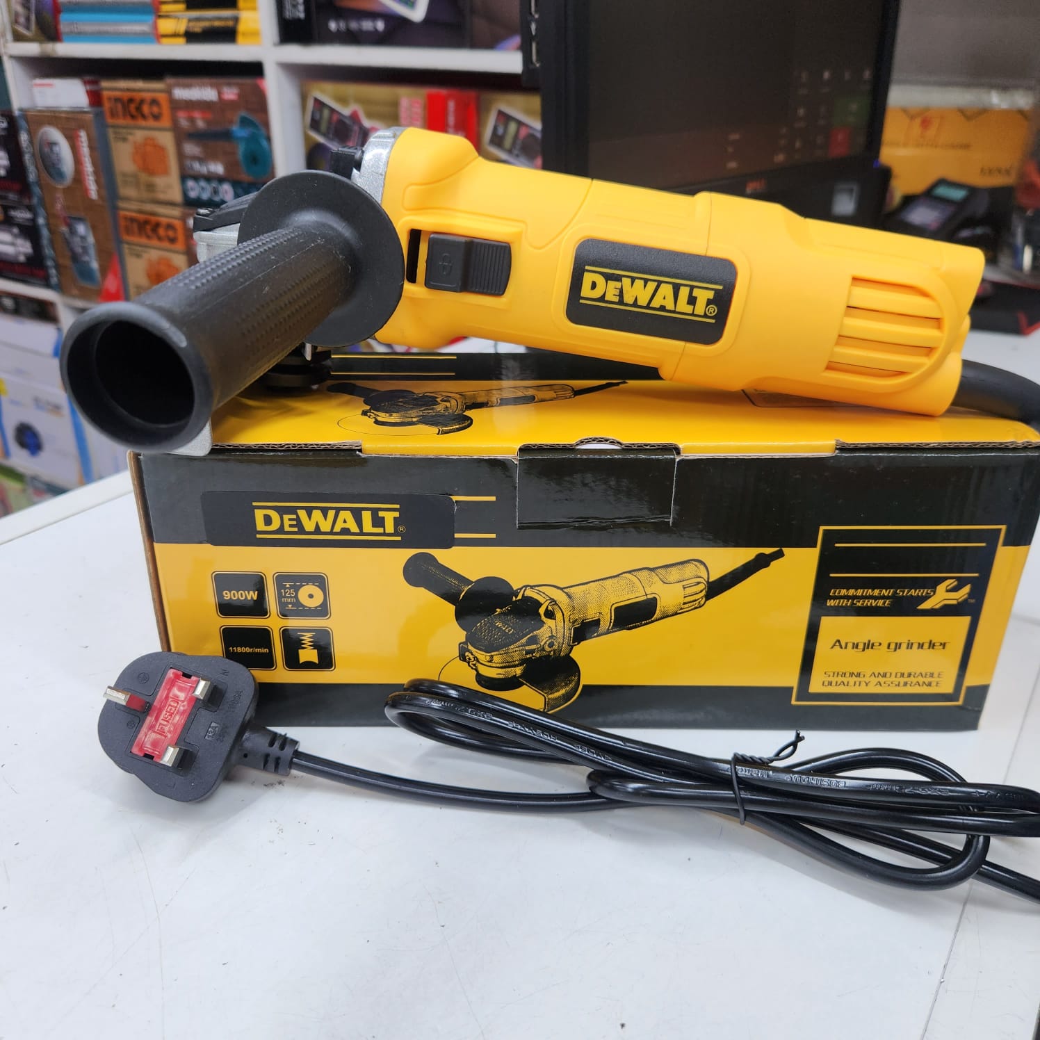 Dewalt 4" Inch Portable ANGLULAR Angle GRINDER With Holder AND FREE DISC