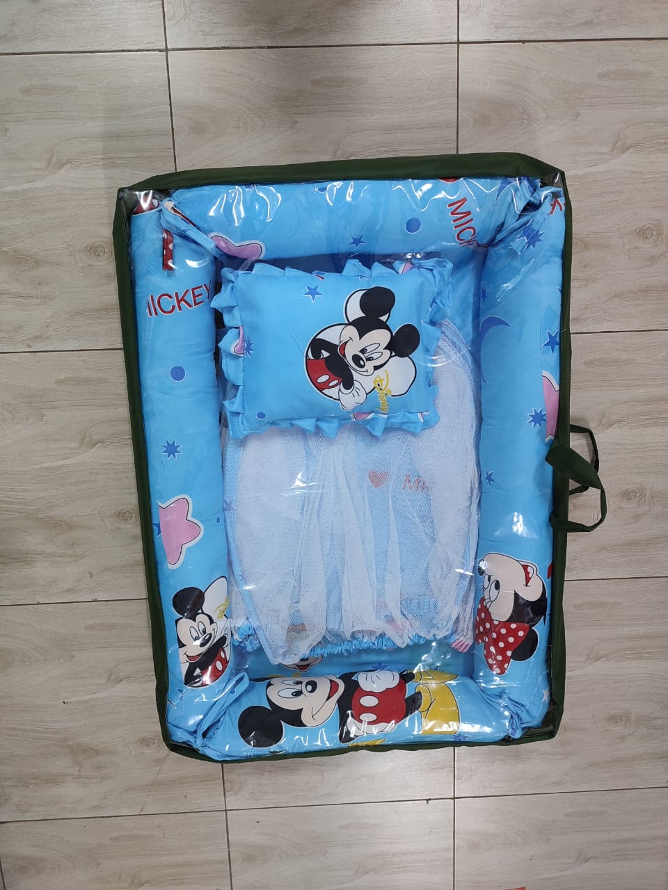 Baby Nest & Co-sleeper Foldable + Pillow+ Net.Safe and perfect for co-sleeping Hypoallergenic materials, breathable and non-toxic. Comfortable and Portable Can be put on the bed
