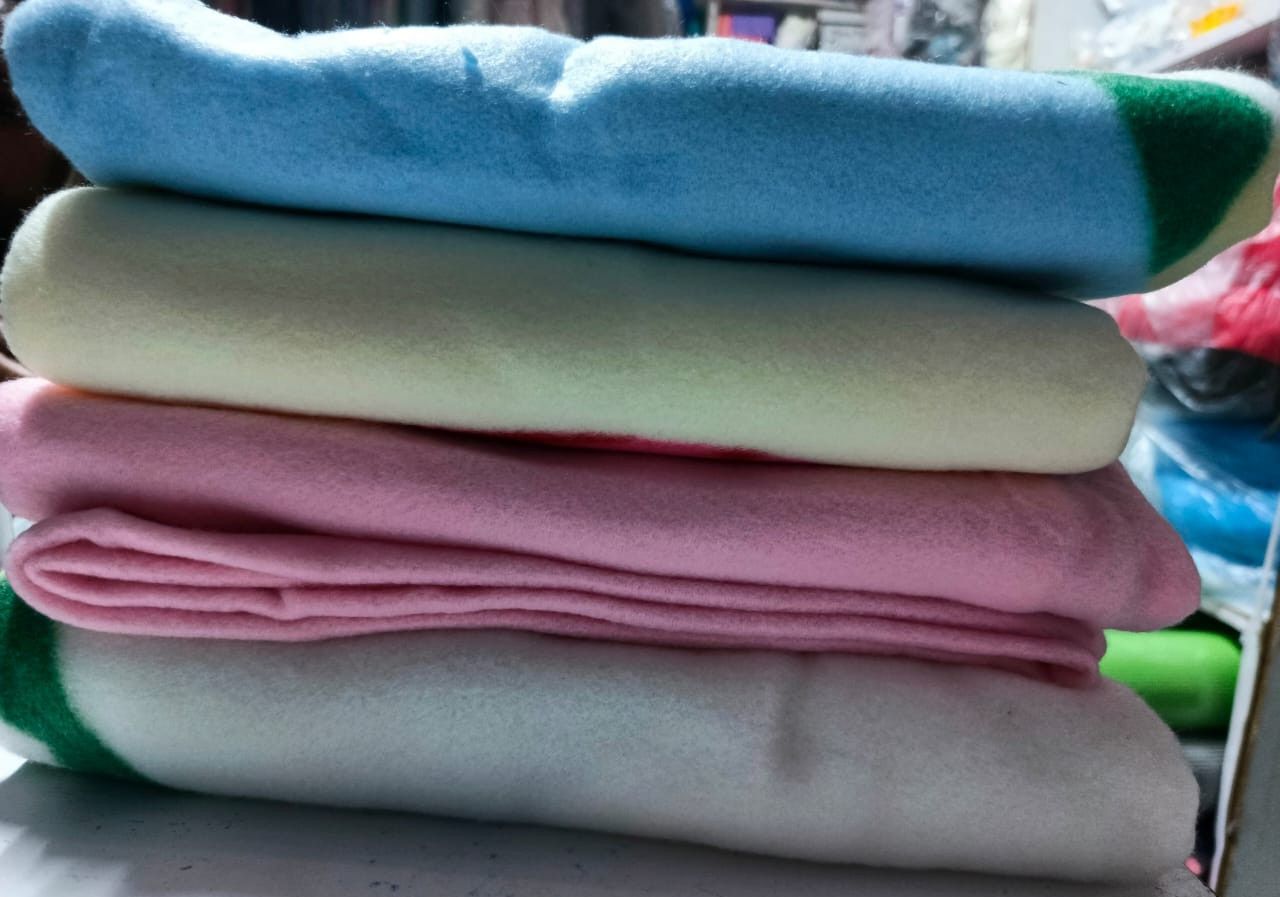 Fleece Baby Shawl Warmer/Newborn Receiving Blanket Suitable for Swaddling and Wrapping Babies, Assorted Cartoon Decorations