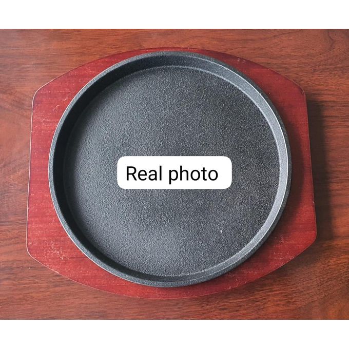 Cast Iron Hot Sizzling Plate on Wooden Tray-Round