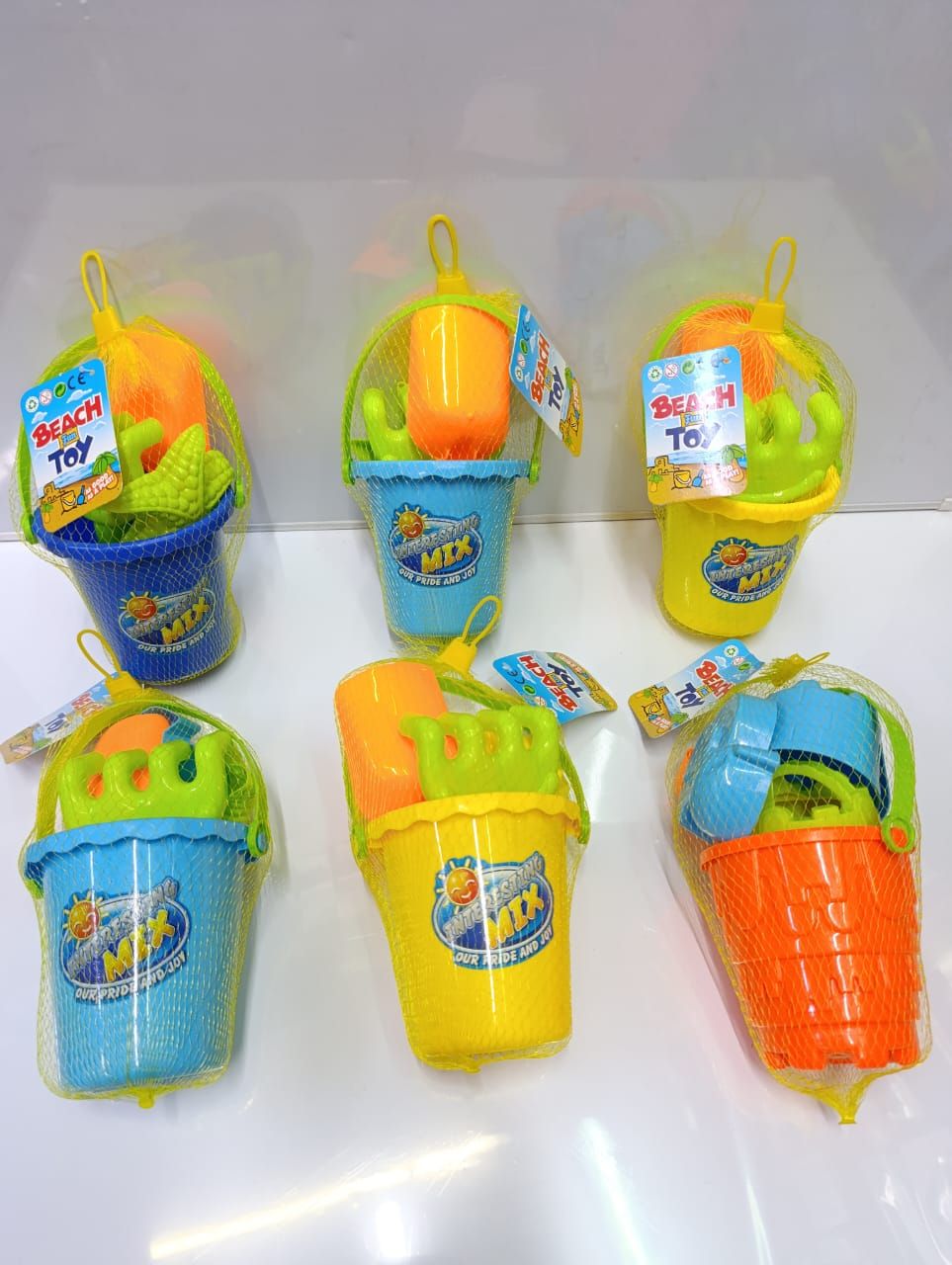 BEACH BUCKET. Beach Toys Bucket Set, Compact and Portable, Easy to Travel. Made of environmentally friendly and non - toxic high - quality plastic, with smooth edges and no burrs.