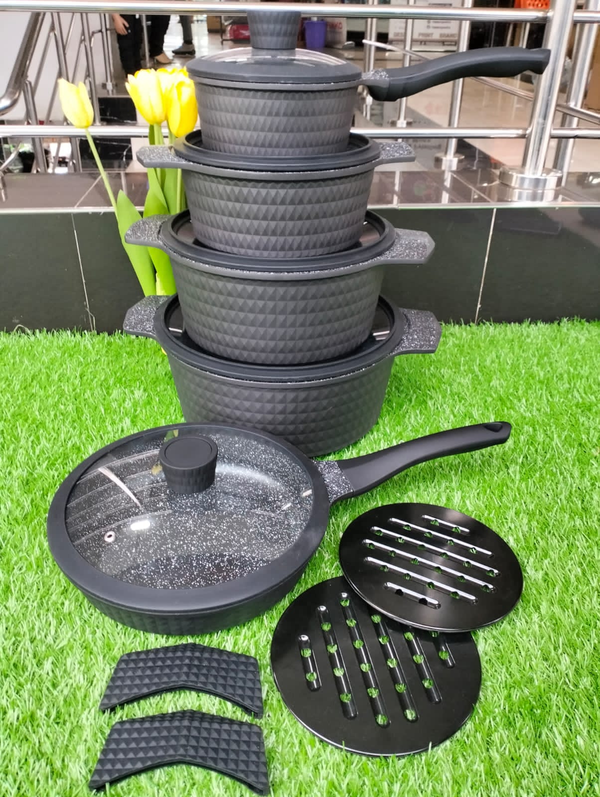 [PRICE OFFER 🥳🥳‼️‼️** 🥑ONLY ON KILIMALL🥑!!!] 12Pcs Brand New Very Quality Durable Black Edenburg  Nonstick Kitchen cookware set ..Designed With Durability and Functionality ✔👌