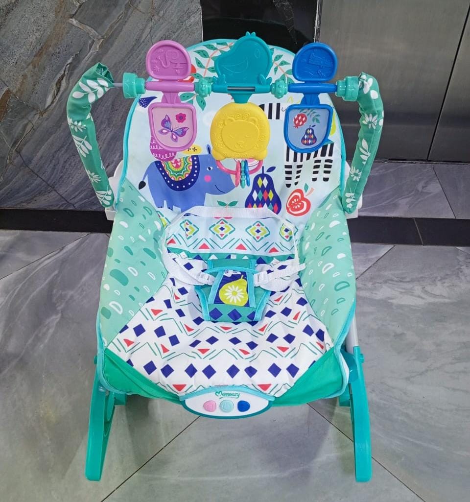🤑🥑**HOT DEALS 🔥 🥑🌽ONLY AT KILIMALL !!! **🥑 1Pc Brand New Very Quality Durable  Recline cradle seat  ✓It can transform into a toddler rocking chair At Best Price  ✔👌