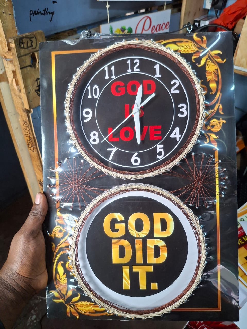 [📢PRICE DROP ALERT! SAVE BIG ON YOUR FAVES 🤑!!!]  2 in 1 Brand new Stylish and Luxurious Wall Clock...Designed With Durability and Functionality👌