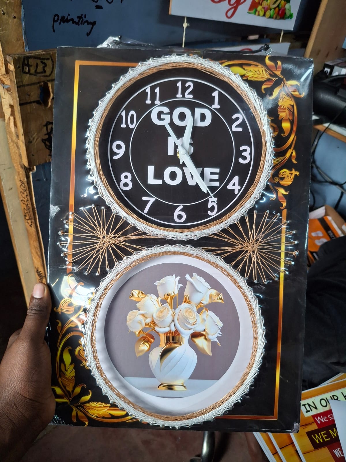 [📢PRICE DROP ALERT! SAVE BIG ON YOUR FAVES 🤑!!!]  2 in 1 Brand new Stylish and Luxurious Wall Clock...Designed With Durability and Functionality👌