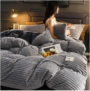 High quality warm Velvet Duvets Size: 6*6/6*7 🪄Duvet with 1pc fleece bedsheet and 2pillowcases 〰Can fit 4*6,5*6,6*6