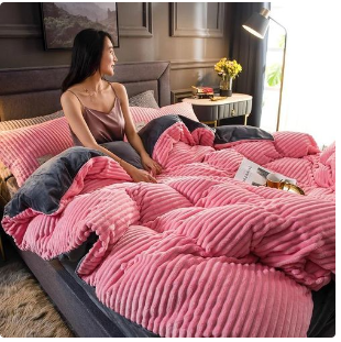 High quality warm Velvet Duvets Size: 6*6/6*7 🪄Duvet with 1pc fleece bedsheet and 2pillowcases 〰Can fit 4*6,5*6,6*6